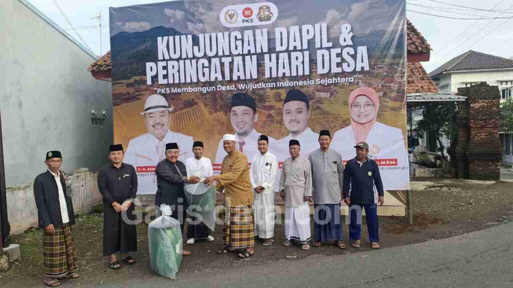 Momen Keakraban Anggota DPR RI H. Ateng Sutisna Bersama Masyarakat Di Peringatan Hari Desa dan Kunjungan Dapil