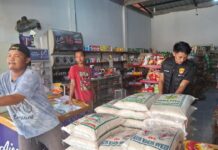 Pastikan Stok Aman Jelang Ramadan dan Imlek, Kanit Tipidter Polres Tubaba IPDA M. Yosi Kanulia Pimpin Sidak Pasar Mulya Asri