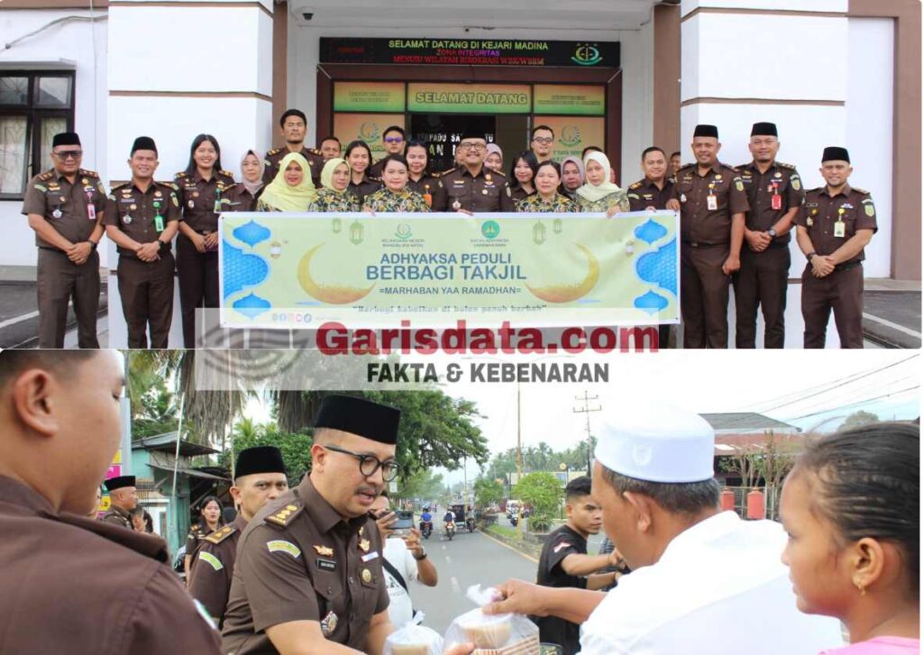Adhyaksa Peduli Tebar Kebaikan di Bulan Ramadhan, Kejari Mandailing Natal Berbagi Takjil untuk Masyarakat