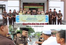 Adhyaksa Peduli Tebar Kebaikan di Bulan Ramadhan, Kejari Mandailing Natal Berbagi Takjil untuk Masyarakat