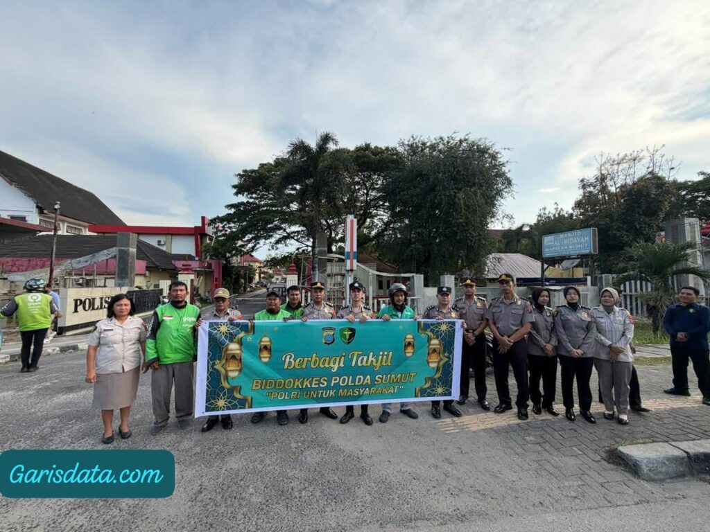 Biddokkes Polda Sumut Bagikan Takjil Gratis, Wujud Kepedulian di Bulan Ramadhan
